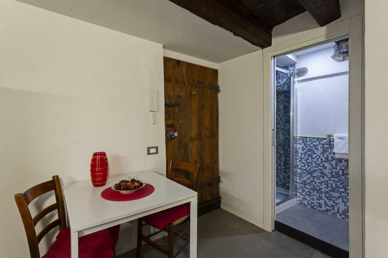Wood And Stone Apartment In The Historical Center Genova Eksteriør billede